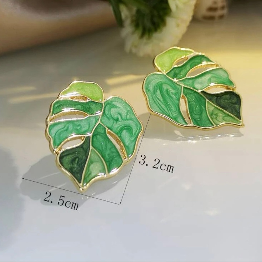 Monstera earrings - Picture 3 of 5